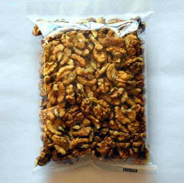 walnut-kernels-halves walnut-kernels-light-halves
